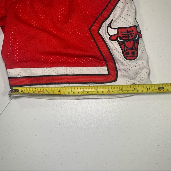 Chicago Bulls 1997-1998 Just Don Mens Medium Retro Shorts Jordan USA Made Red - Picture 8 of 8